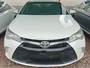 Toyota Camry XSE 4dr Sedan (2.5L 4cyl 6A) 2017 Off white