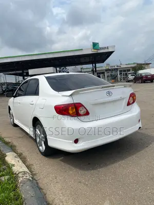 Toyota Corolla 2010 White