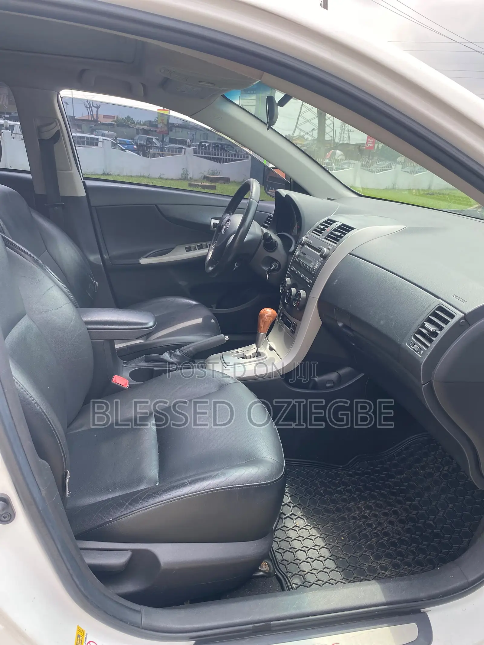 Toyota Corolla 2010 White