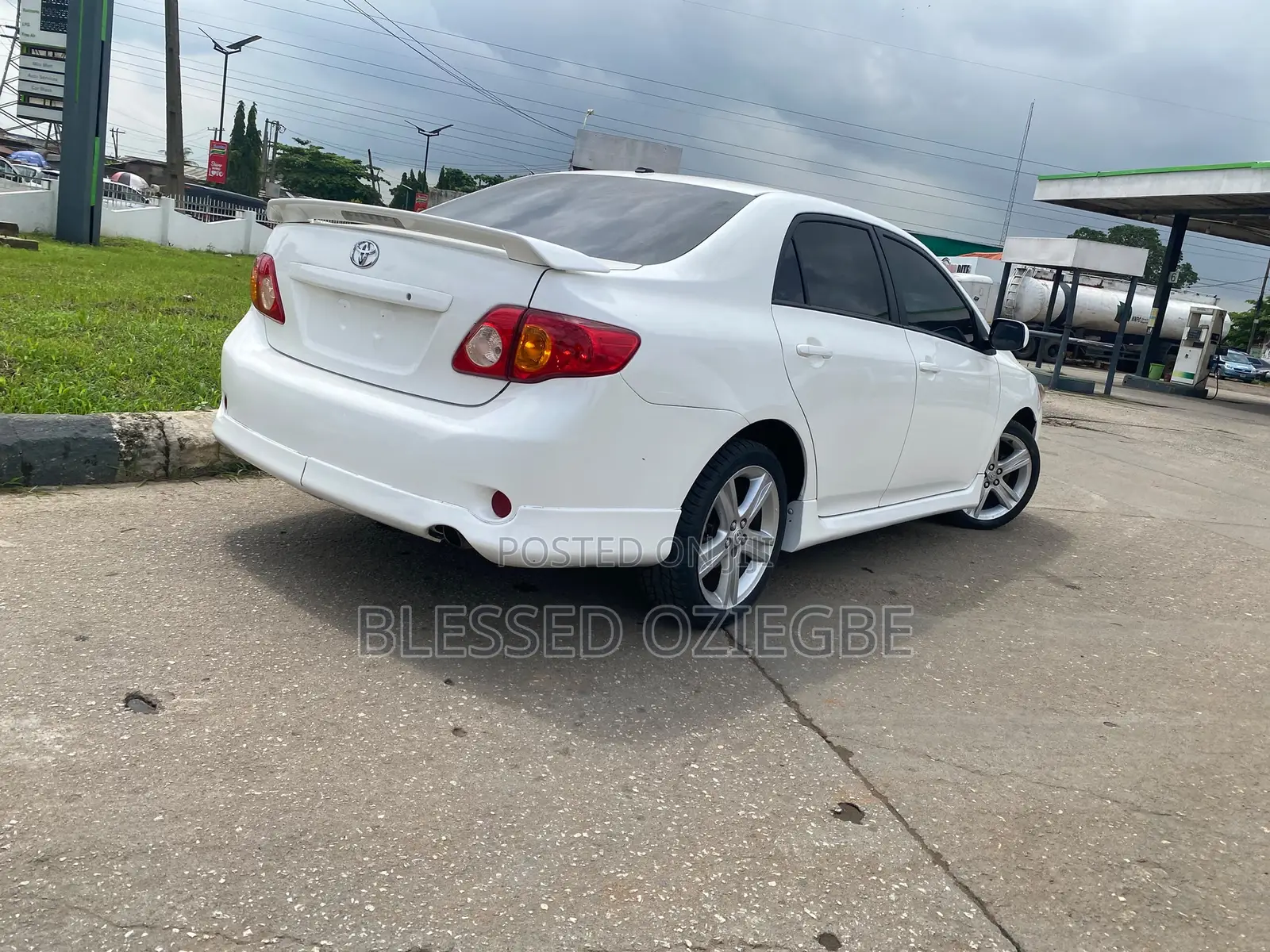 Toyota Corolla 2010 White