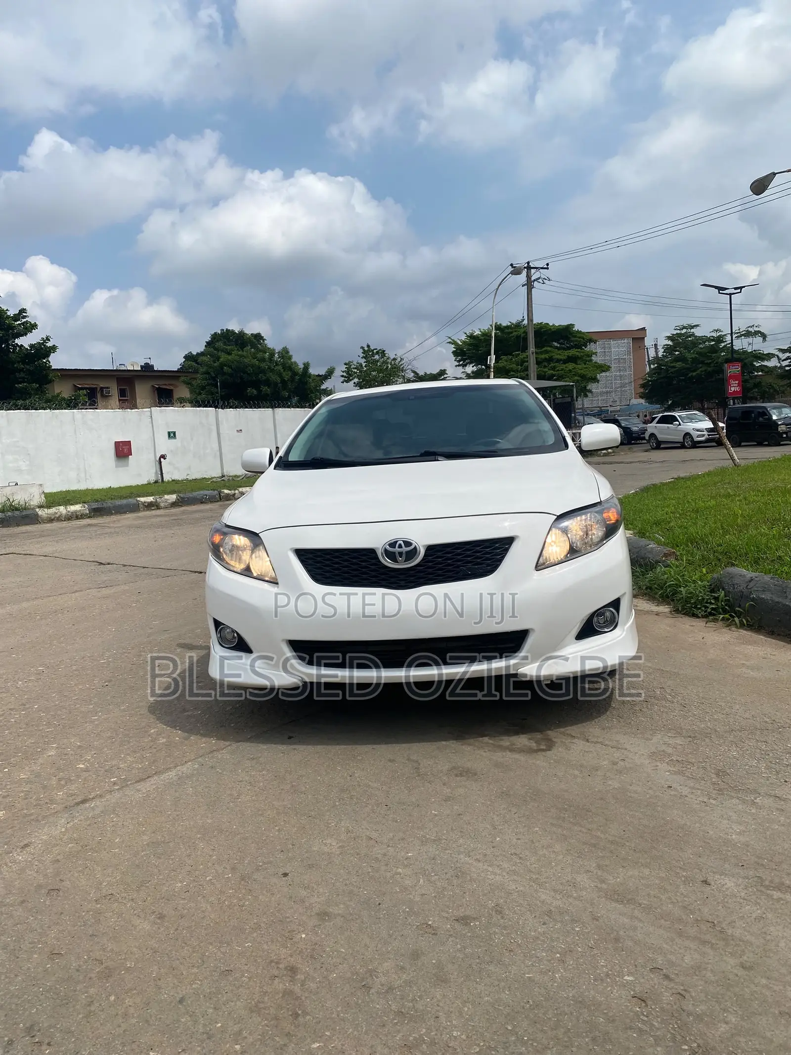 Toyota Corolla 2010 White