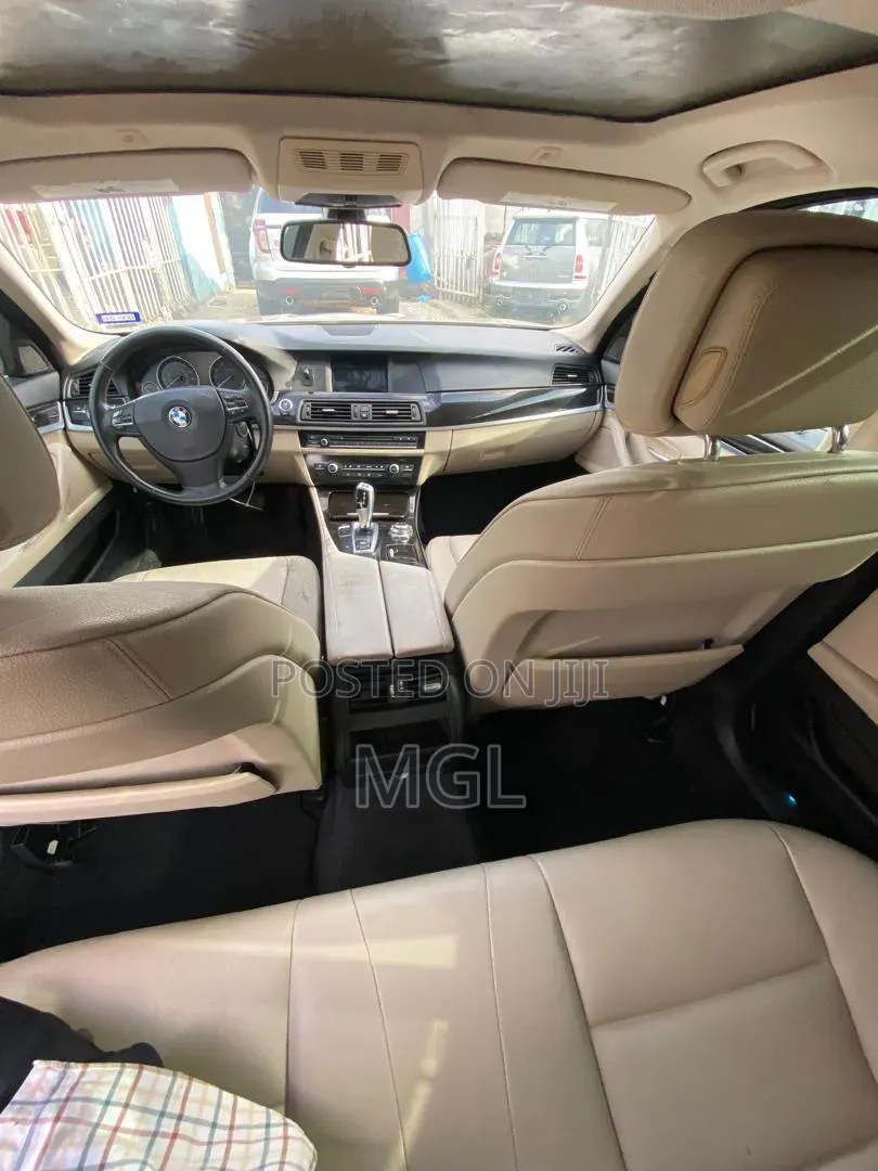 BMW 525i 2012 Gold