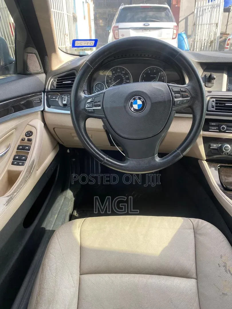 BMW 525i 2012 Gold