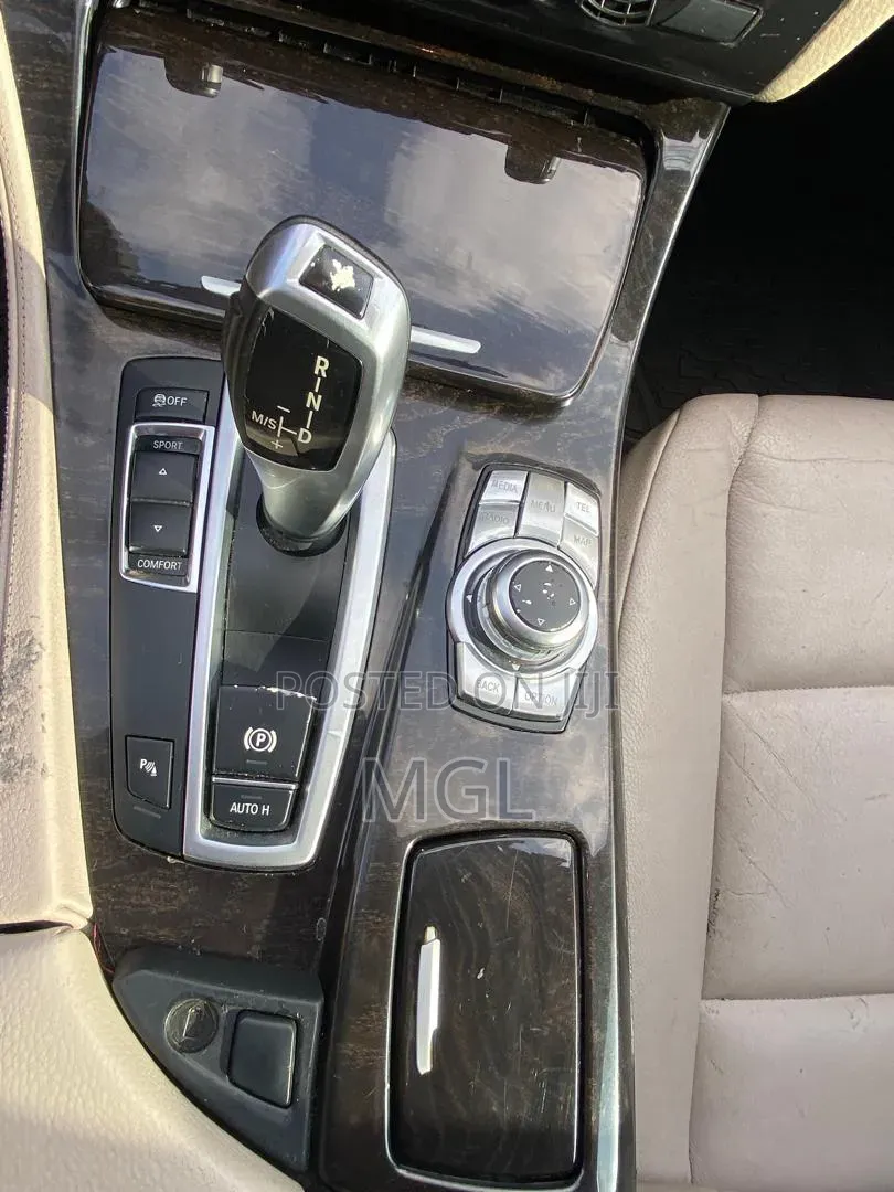 BMW 525i 2012 Gold