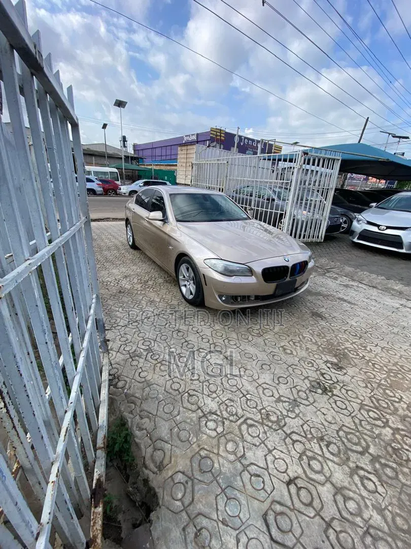 BMW 525i 2012 Gold