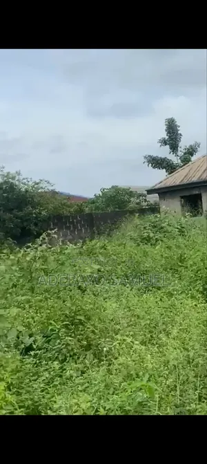 2 Plots of Land With Building
