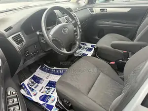 Toyota Avensis Verso 2.0 Petrol 2005 Silver