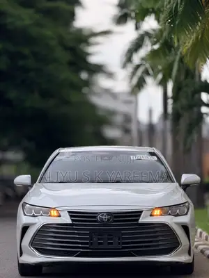 Toyota Avalon XLE FWD Sedan (3.5L V6 8A) 2019 White