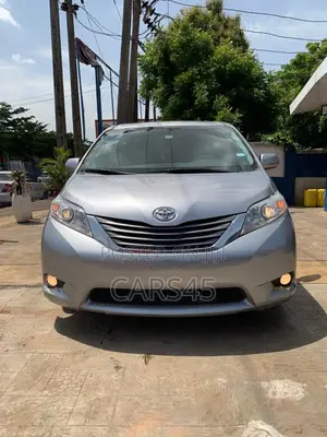 Toyota Sienna 2013 Gray