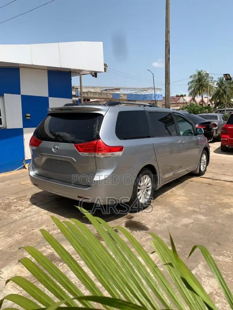 Toyota Sienna 2013 Gray