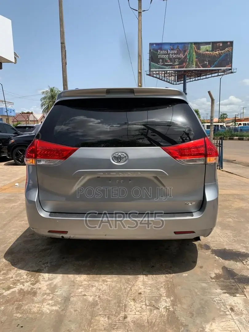 Toyota Sienna 2013 Gray