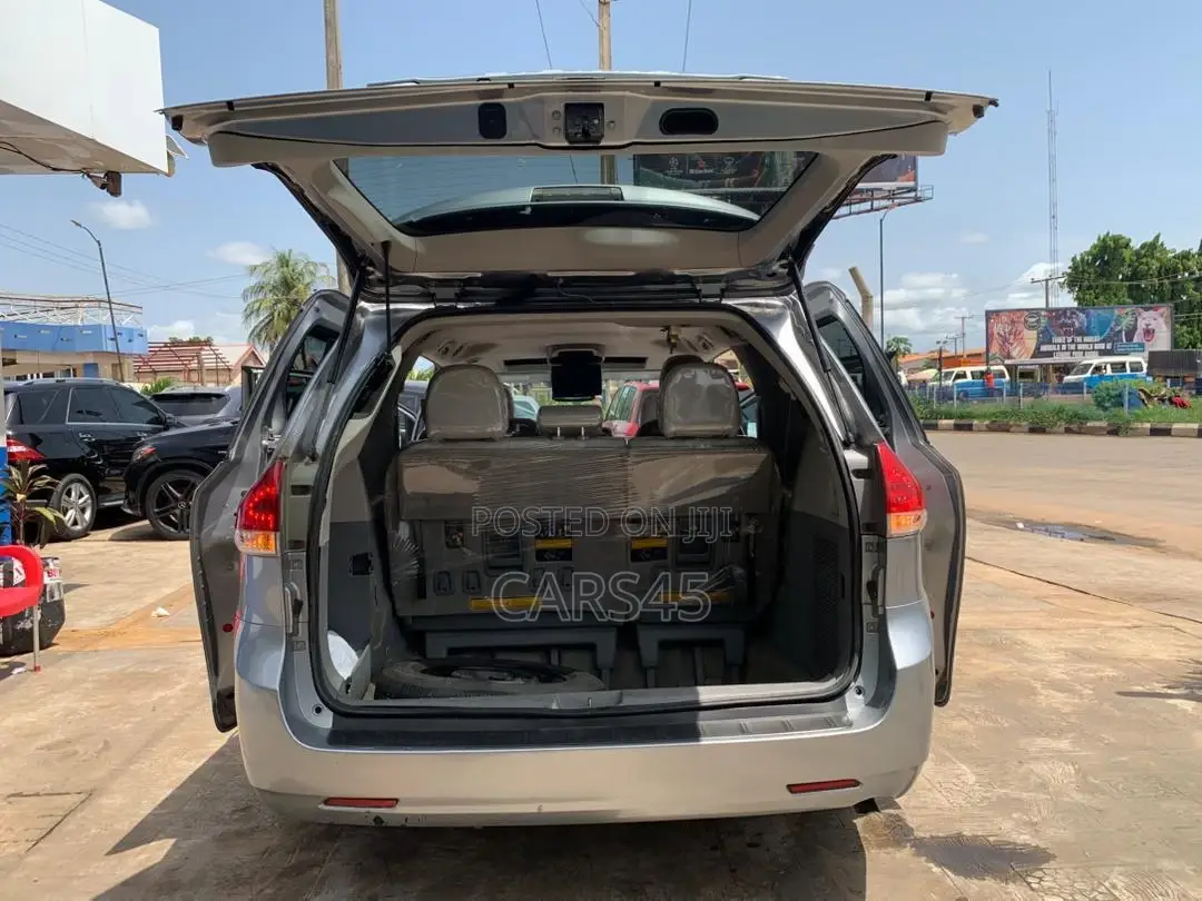 Toyota Sienna 2013 Gray