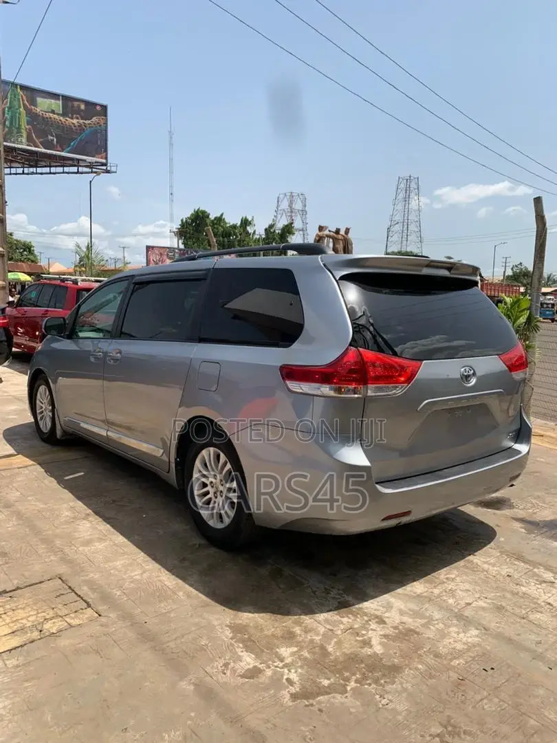 Toyota Sienna 2013 Gray