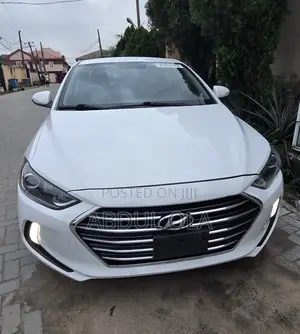 Hyundai Elantra SE Sedan FWD (2.0L 4cyl 6M) 2017 White
