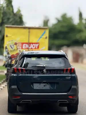 Peugeot 5008 2018 Green