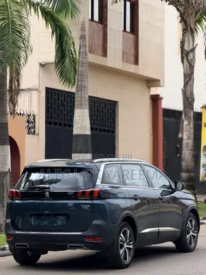 Peugeot 5008 2018 Green