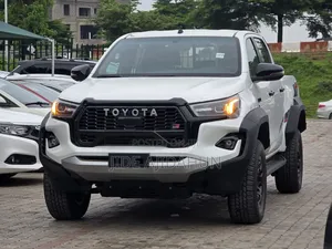 New Toyota Hilux 2025 White