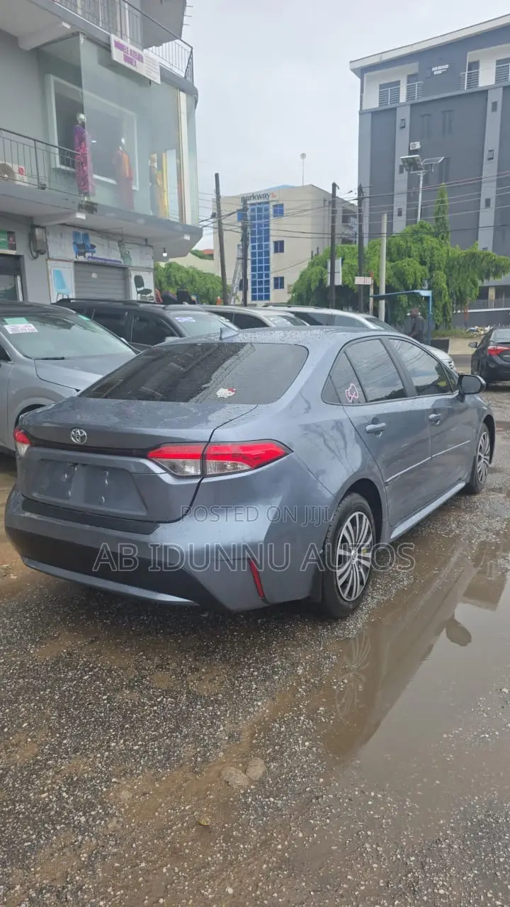 Toyota Corolla LE 2020 Blue