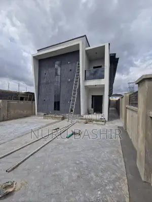 4bdrm Duplex in Alalubosa Gra for sale