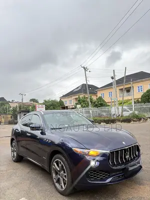 Maserati Levante GranLusso AWD 2018 Blue