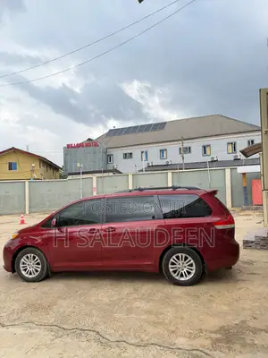 Toyota Sienna 2012 Burgundy