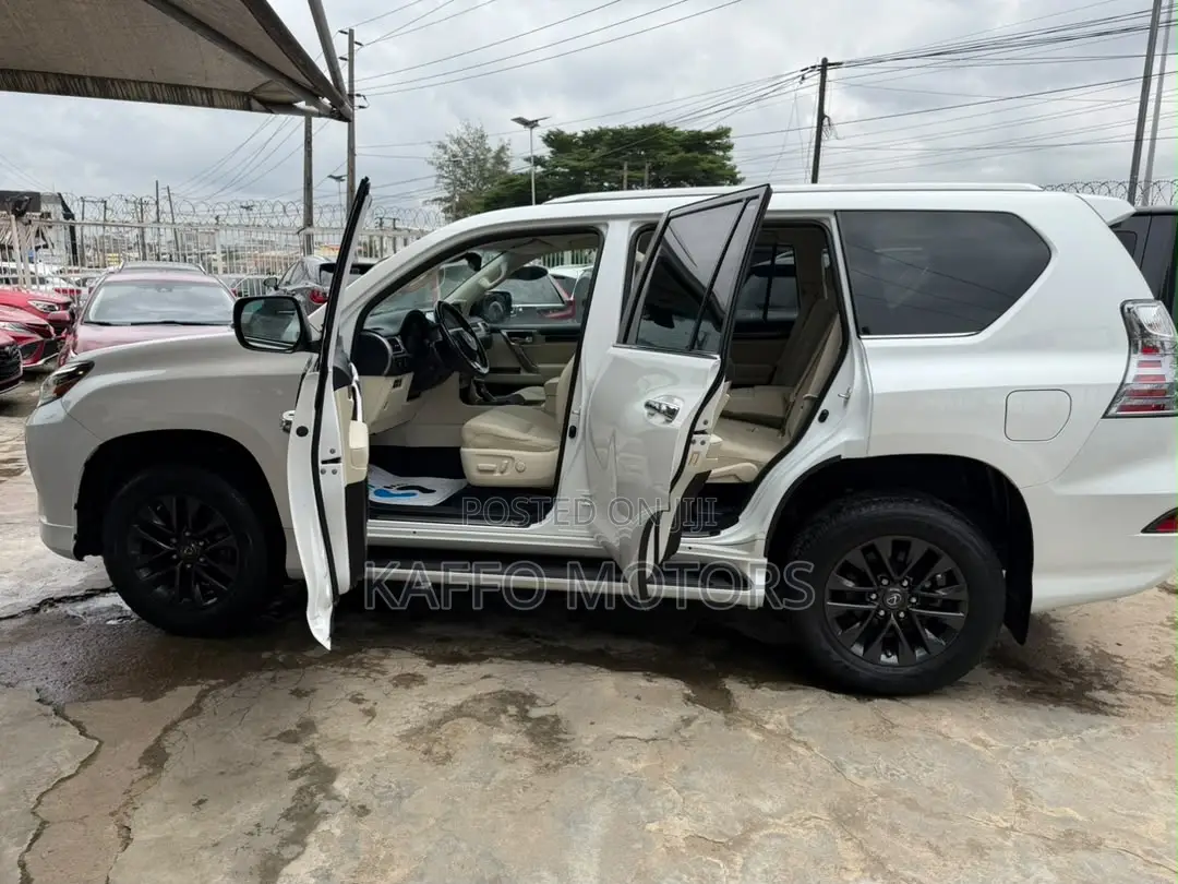Lexus GX 460 AWD 2023 White