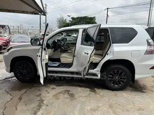 Lexus GX 460 AWD 2023 White