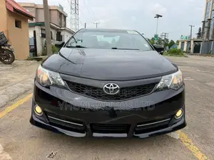 Toyota Camry SE V6 4dr Sedan (3.5L 6cyl 6A) 2013 Black
