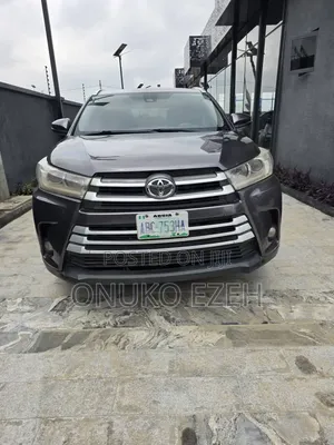 Toyota Highlander LE 4x2 V6 (3.5L 6cyl 8A) 2017 Gray
