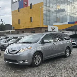 Toyota Sienna 2013 Silver