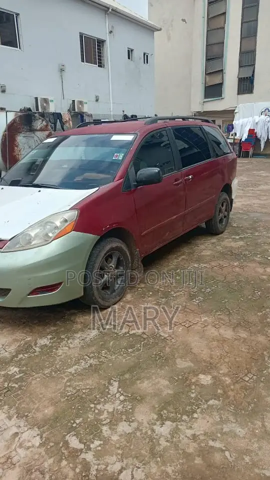 Toyota Sienna 2006 Maroon