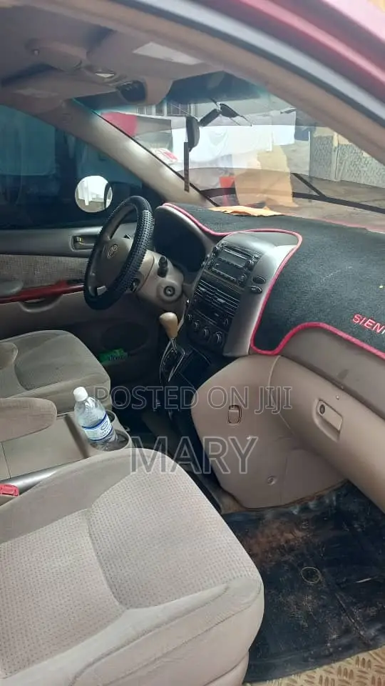 Toyota Sienna 2006 Maroon