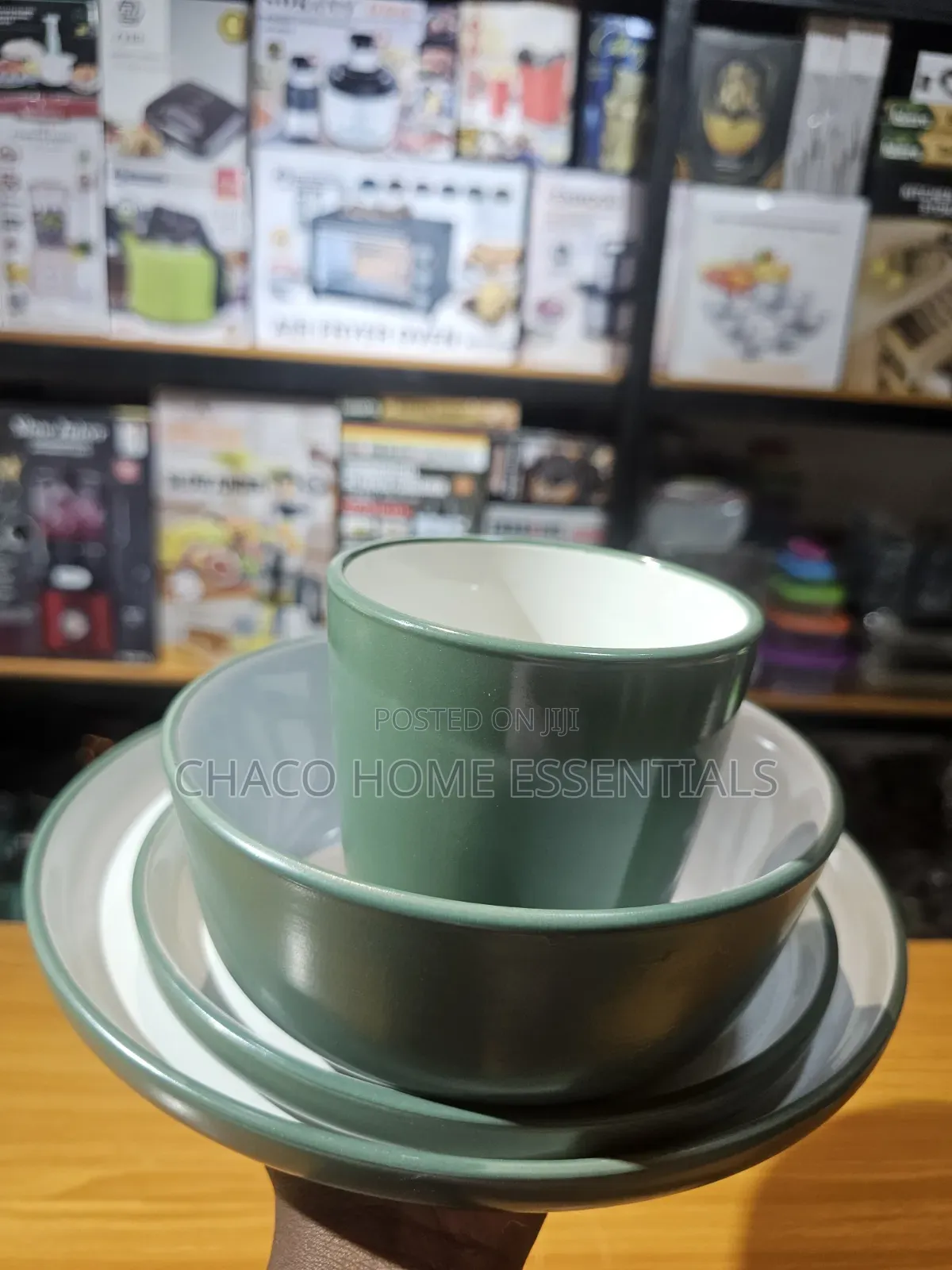 16-Piece Sage Green (White Interior)Dinnerware Set