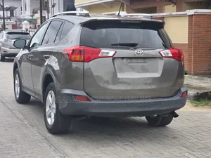 Toyota RAV4 2014 Gold