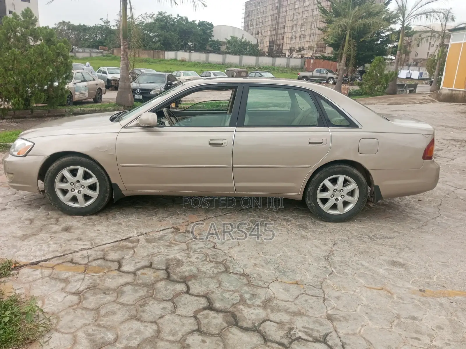 Toyota Avalon 2000 Gold