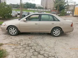 Toyota Avalon 2000 Gold
