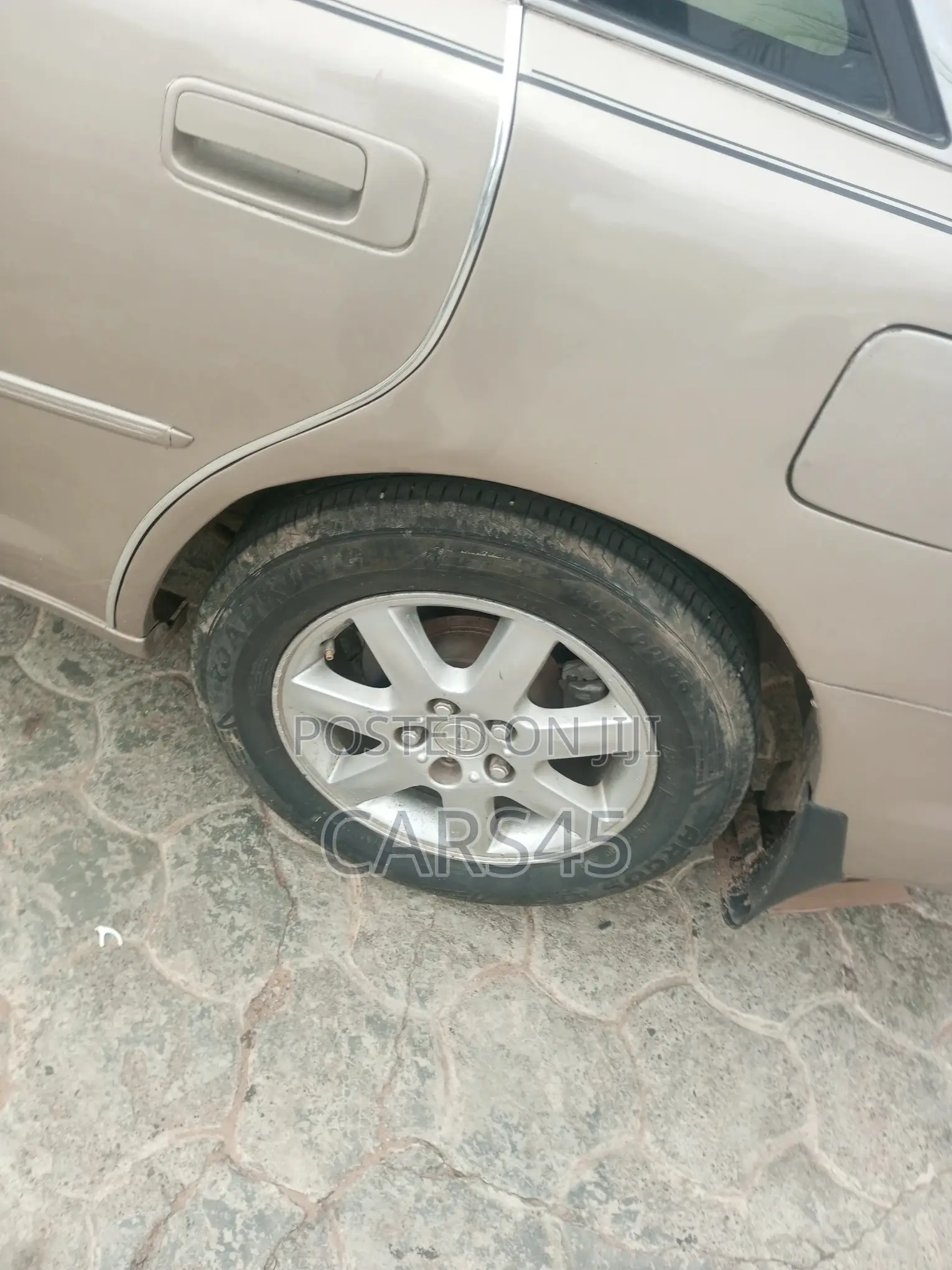 Toyota Avalon 2000 Gold