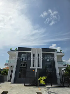 Furnished 4bdrm Duplex in Private Estate Lekki for sale