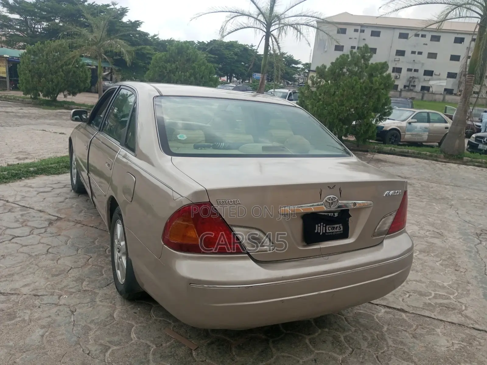 Toyota Avalon 2000 Gold