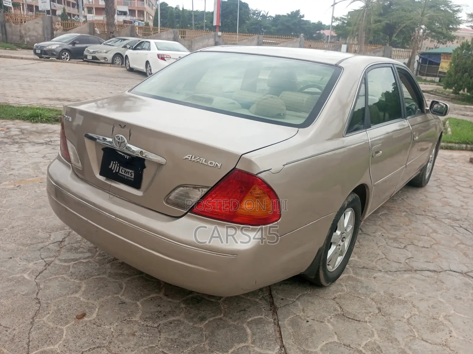 Toyota Avalon 2000 Gold