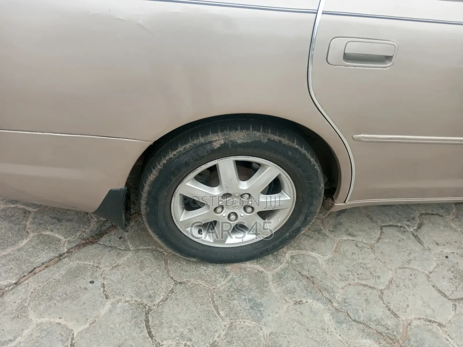 Toyota Avalon 2000 Gold