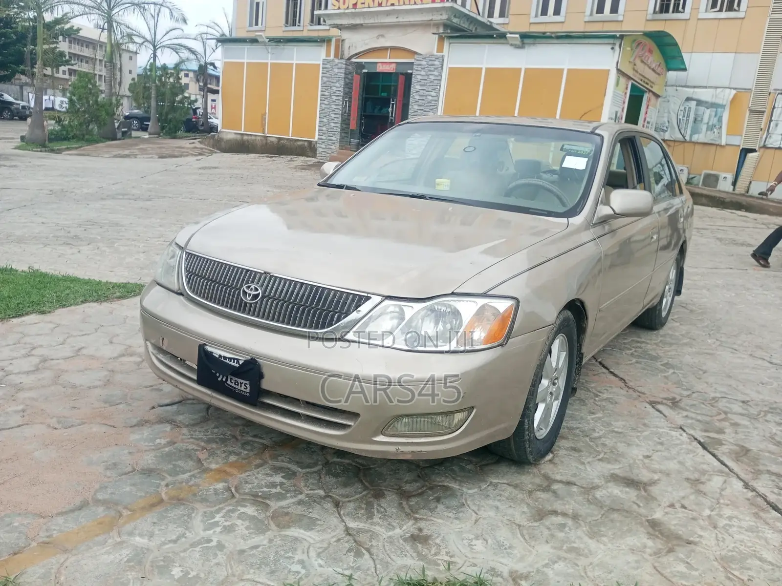 Toyota Avalon 2000 Gold