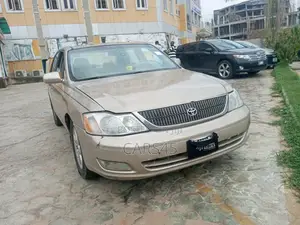 Toyota Avalon 2000 Gold