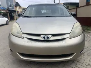 Toyota Sienna LE FWD (3.3L V6 5A) 2004 Gray