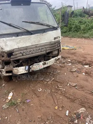 Toyota HiAce 2012 White