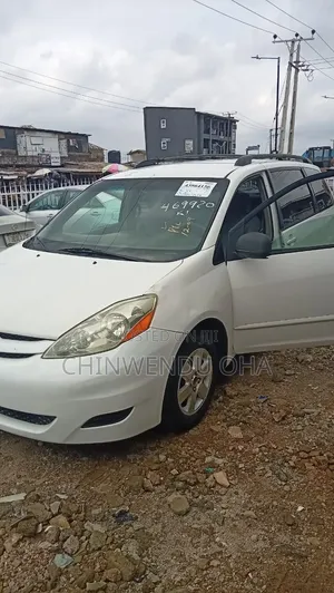 Toyota Sienna 2006 White