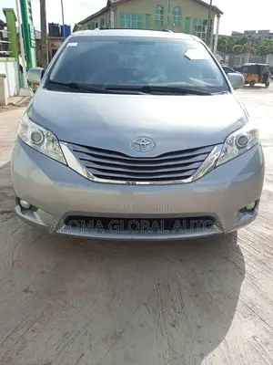 Toyota Sienna XLE 7 Passenger (3.5L 6cyl 6A) 2016 Gray