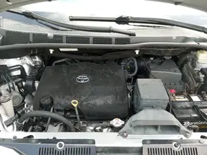 Toyota Sienna XLE 7 Passenger (3.5L 6cyl 6A) 2016 Gray