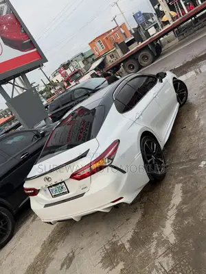 Toyota Camry XSE FWD (2.5L 4cyl 8AM) 2018 White