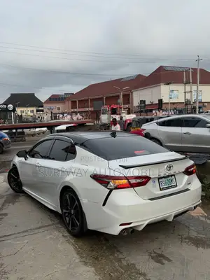 Toyota Camry XSE FWD (2.5L 4cyl 8AM) 2018 White
